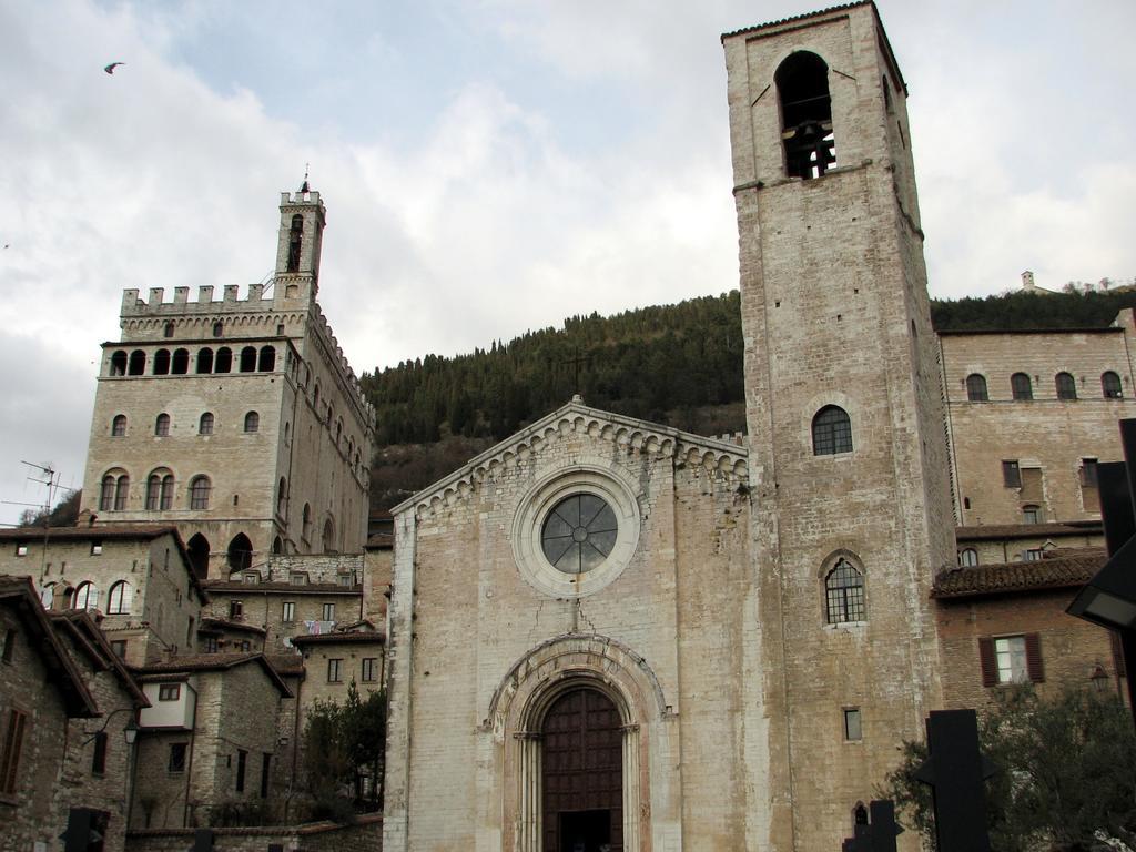 Apartamento La Signora Dei Fiori Gubbio Exterior foto